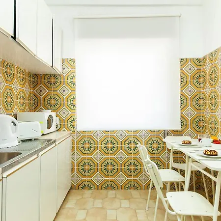 O - Sao Goncalo Central Guesthouse * لاغوس